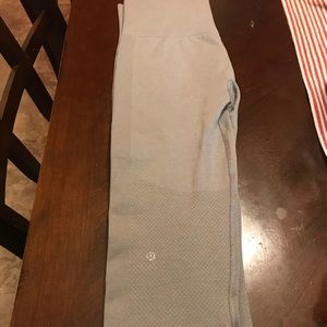 Lululemon crops size 4